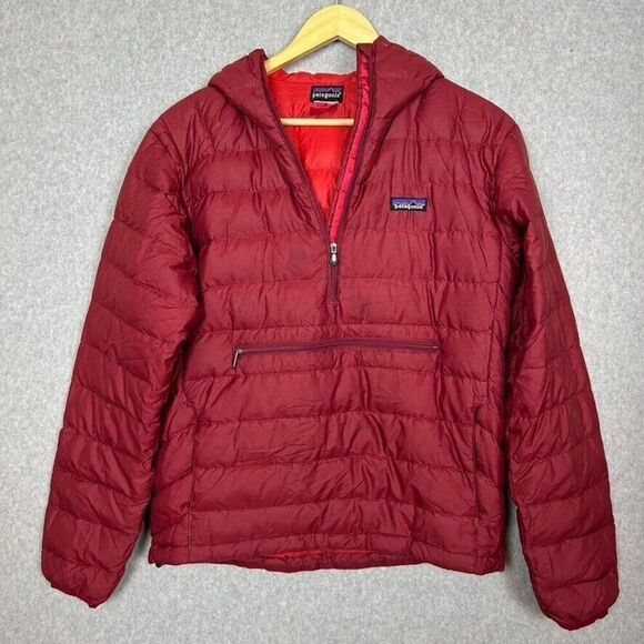 Women's Patagonia XS Down Filled Jacket‎ Red Hooded Cozy *Flawed* Outdoor Hiking - Picture 1 of 16